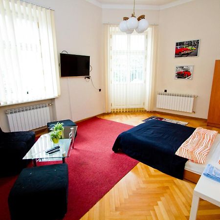 B Movie Guest Rooms Krakow Exterior photo