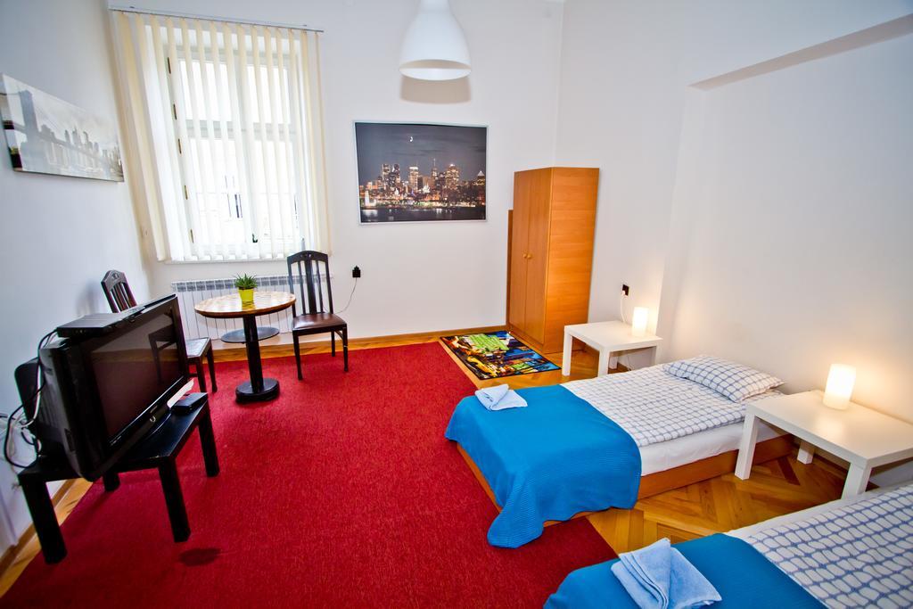 B Movie Guest Rooms Krakow Room photo