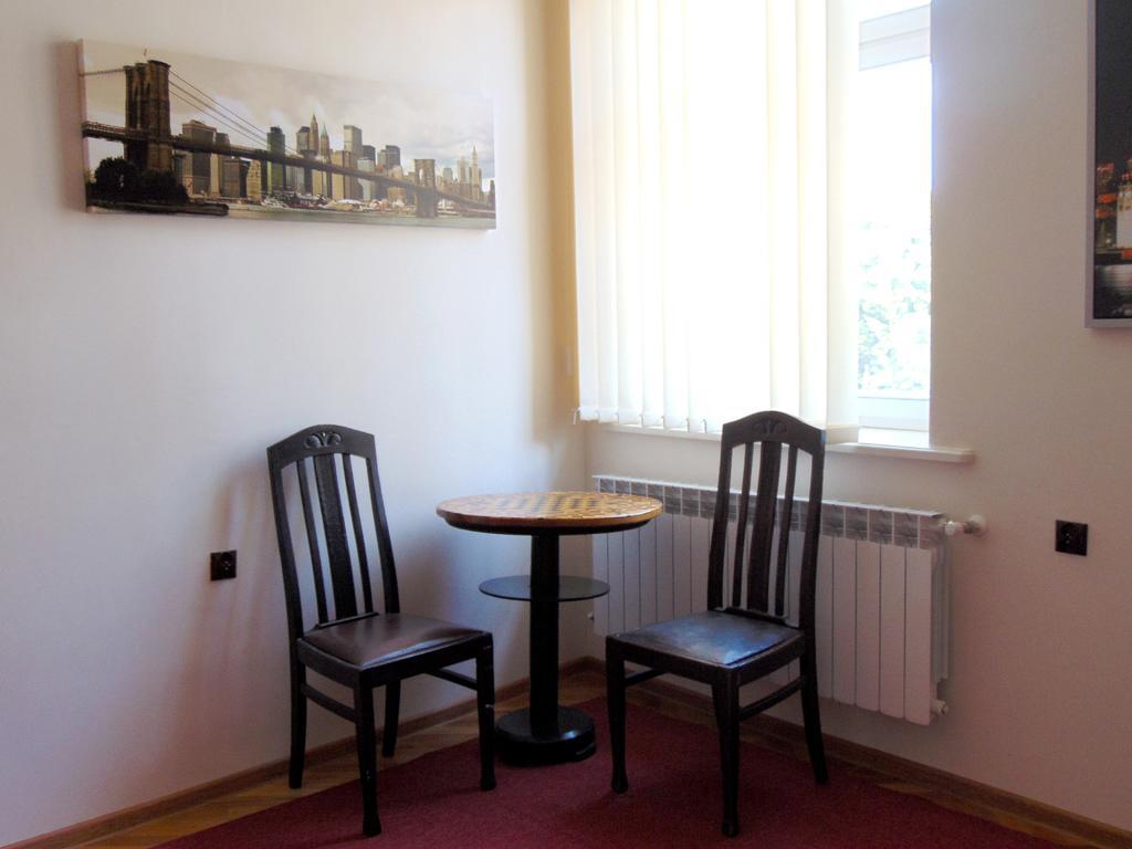 B Movie Guest Rooms Krakow Room photo