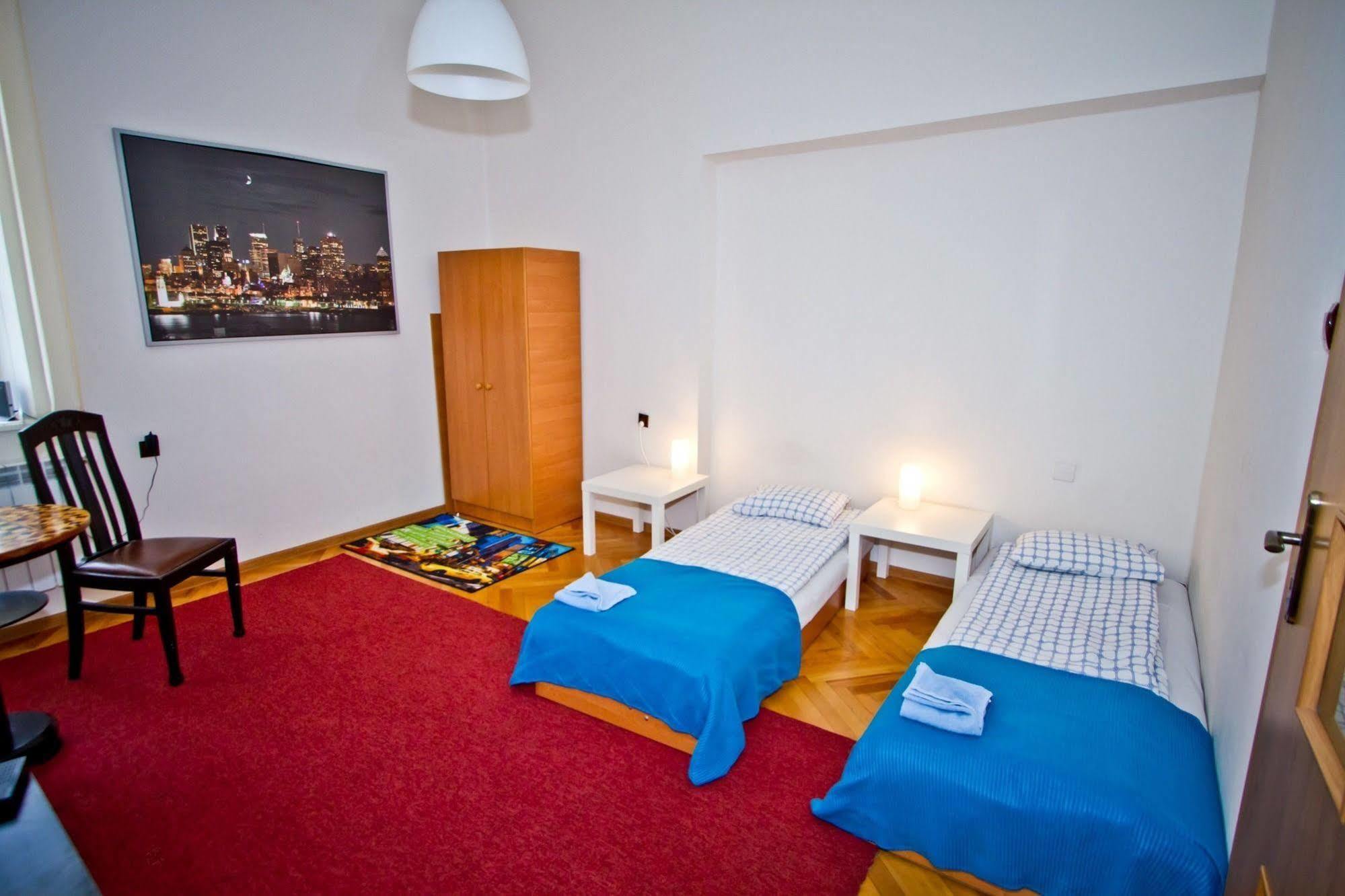 B Movie Guest Rooms Krakow Exterior photo