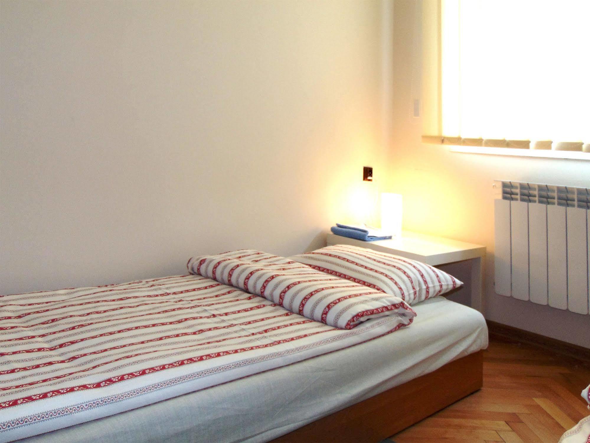 B Movie Guest Rooms Krakow Exterior photo