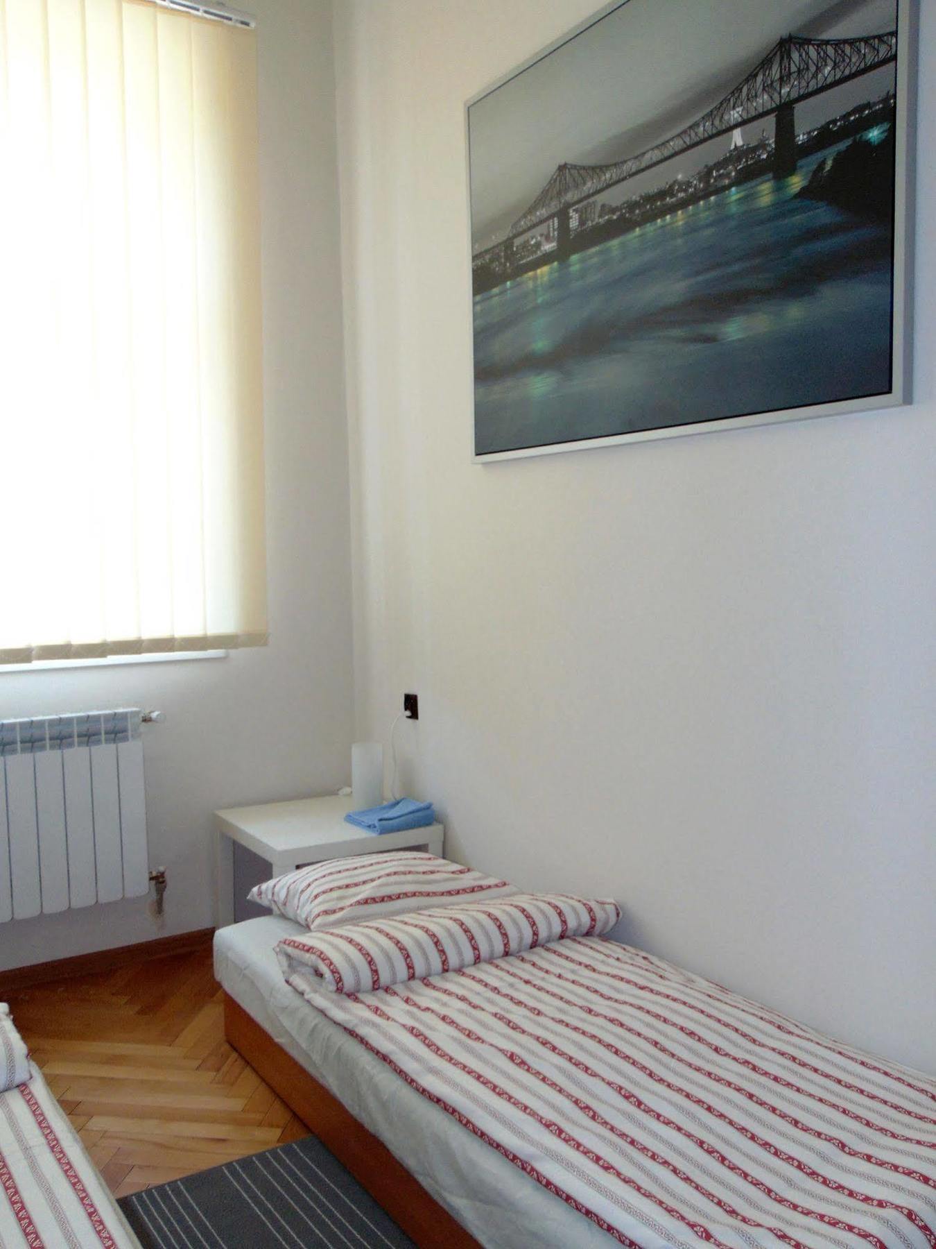 B Movie Guest Rooms Krakow Exterior photo