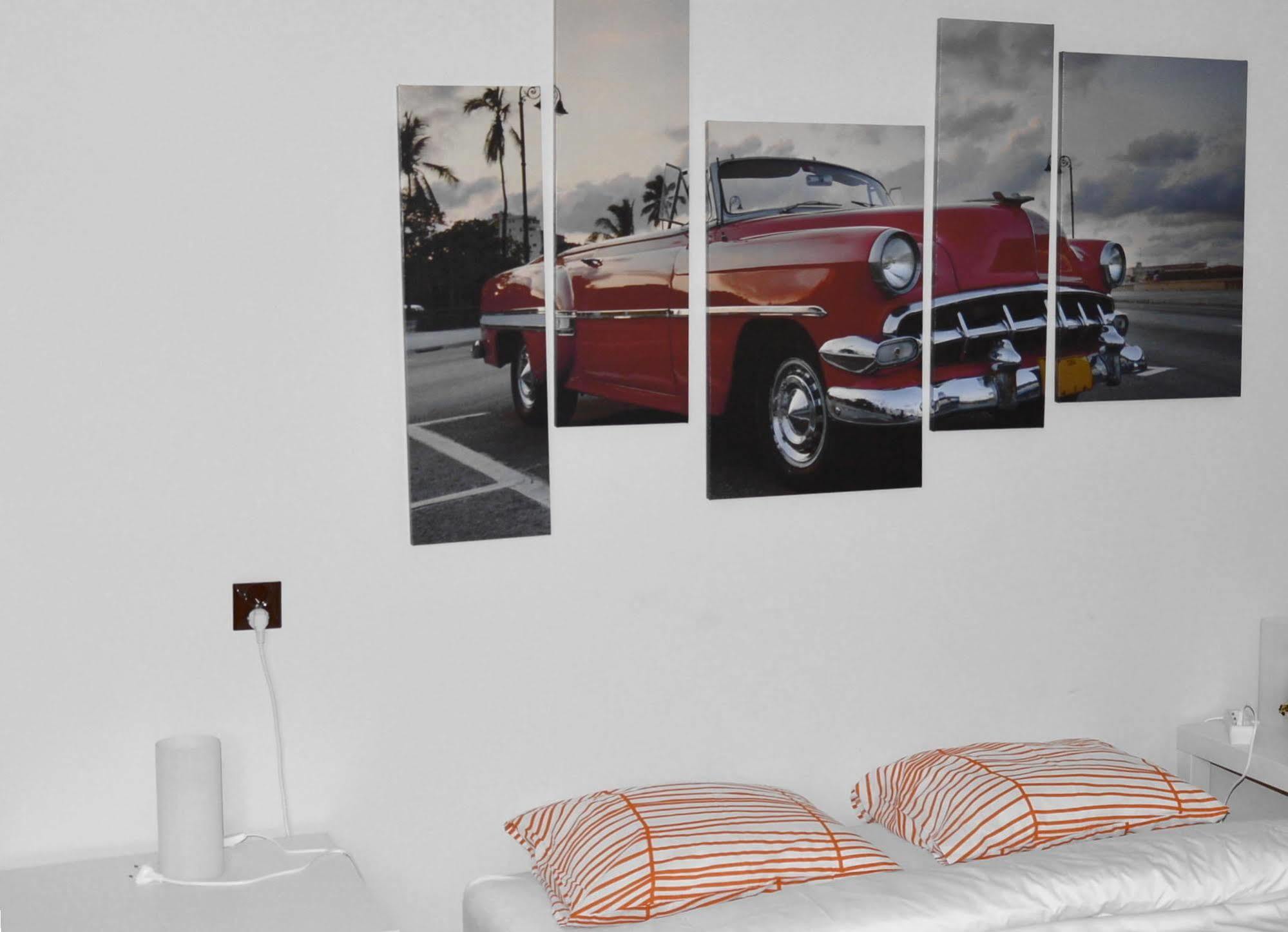 B Movie Guest Rooms Krakow Exterior photo