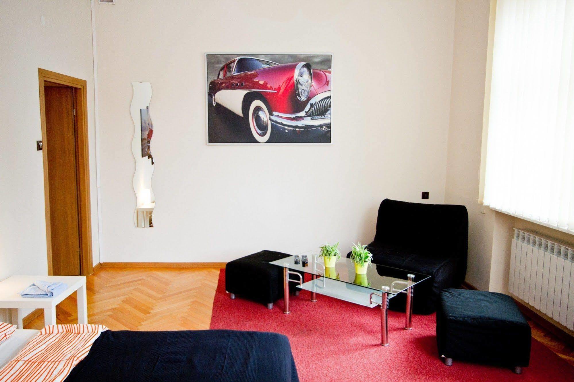 B Movie Guest Rooms Krakow Exterior photo